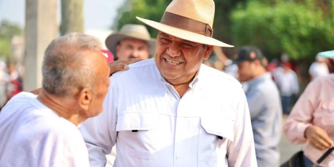 AMLO respalda a Javier May pese denuncias de su gabinete en Tabasco