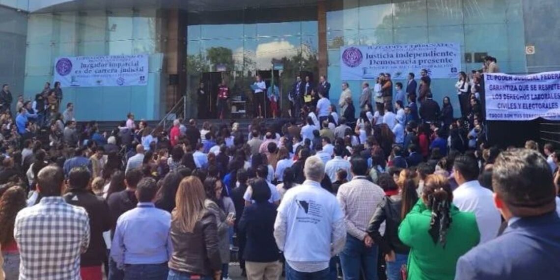 “Están en su derecho de manifestarse”, dice AMLO a trabajadores del Poder Judicial por reforma