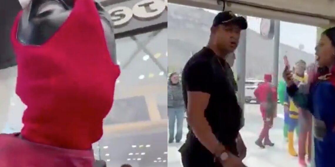 Se disfrazan para ir a ver peli de Deadpool, pero seguridad de plaza los corre