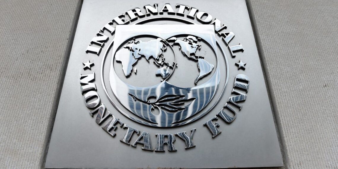 FMI baja a 2.2% la previsión de crecimiento de México para 2024