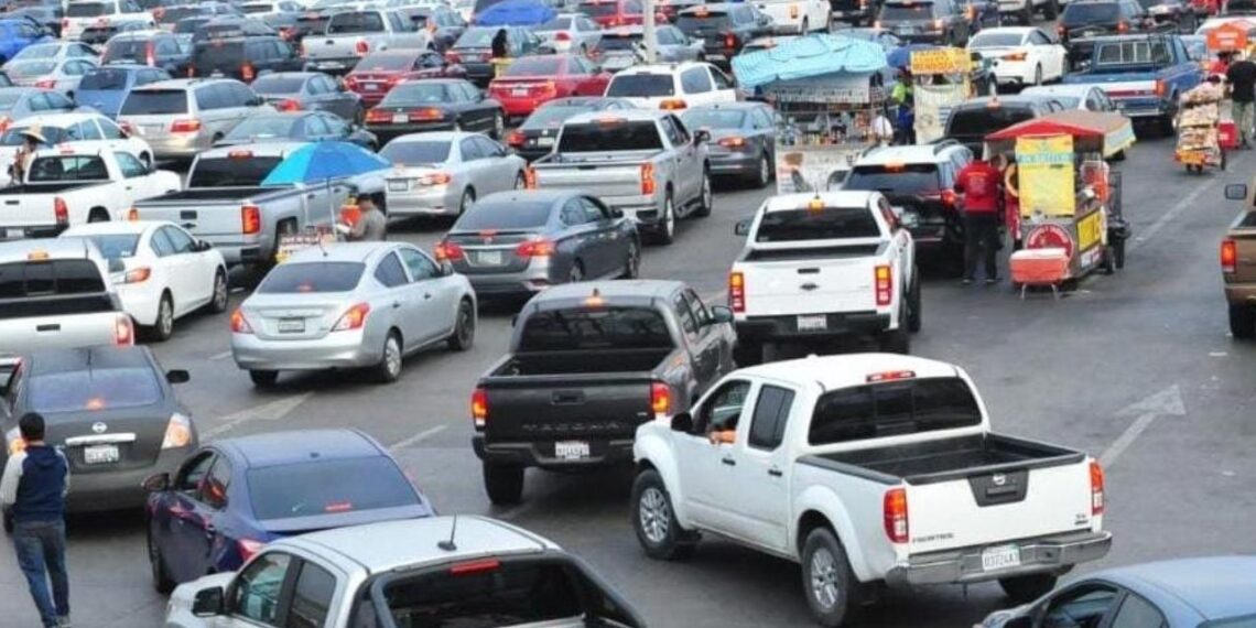 Caos en la frontera: Fallo de Microsoft retrasa cruces en la garita de San Ysidro