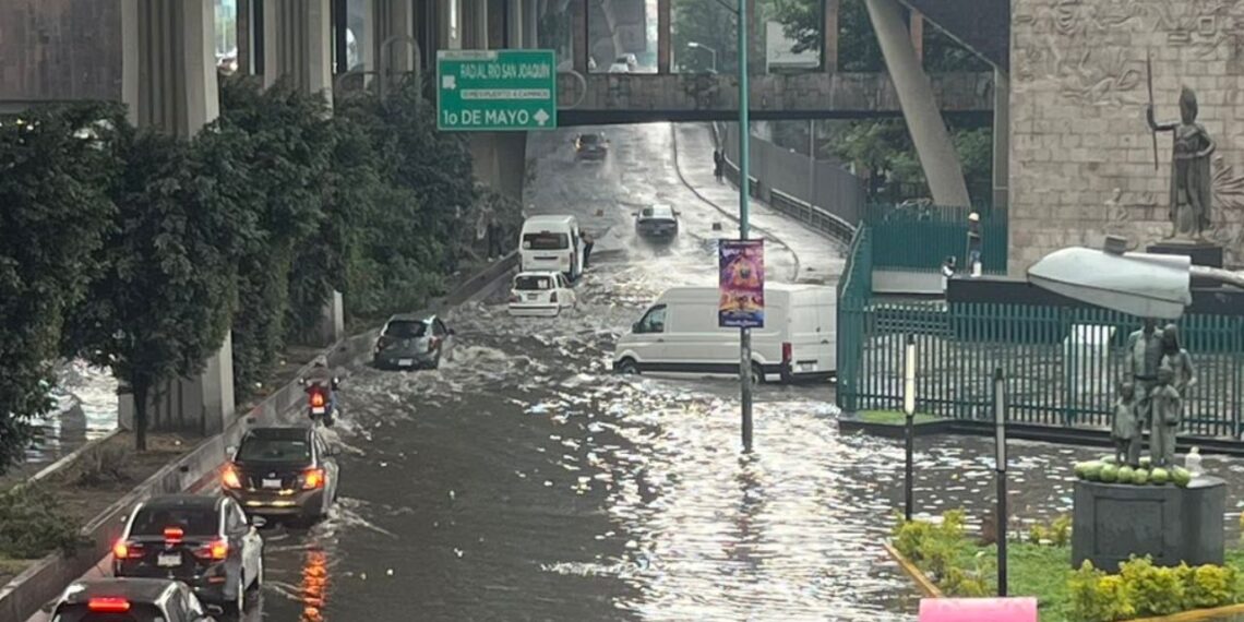 Lluvias inundan calles y avenidas de Naucalpan
