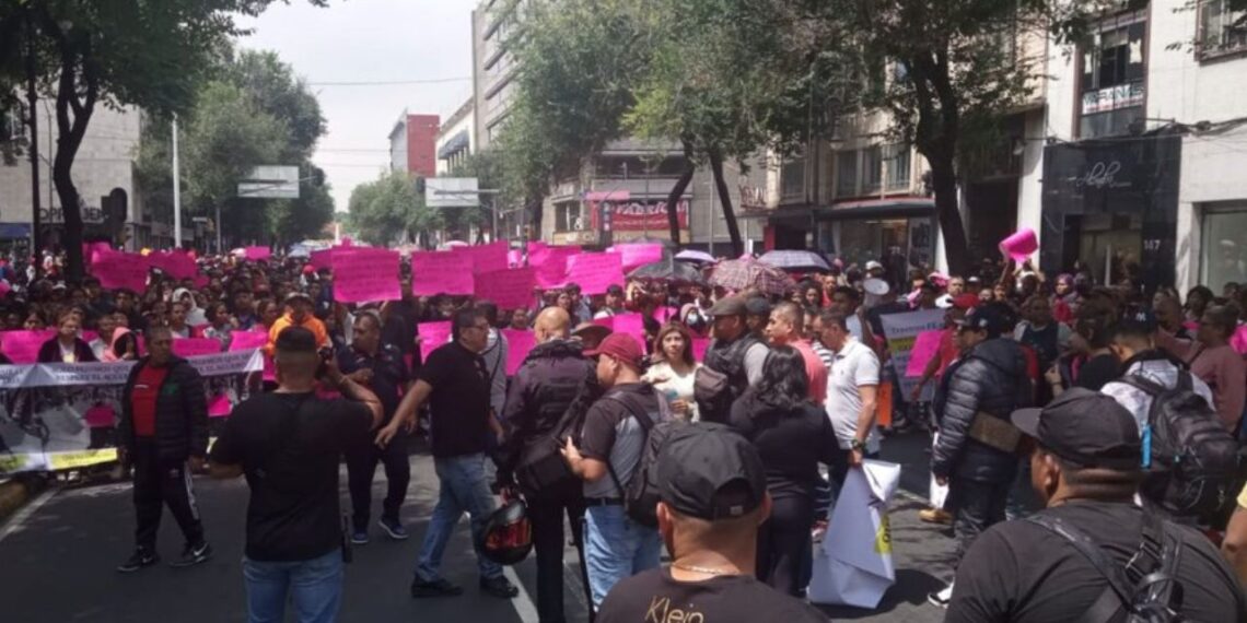 Comerciantes del Metro protestan en calles del Centro