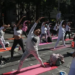 Participan cerca de mil 300 personas en mega clase de yoga en Paseo de la Reforma
