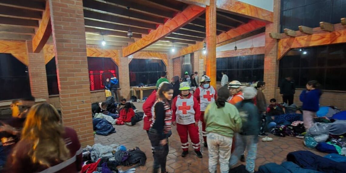 Auxilian a más de 60 menores por malestares e hipotermia en parque de Amecameca