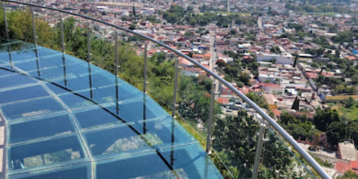 Niño de 2 años cae de mirador de cristal en Atlixco, Puebla