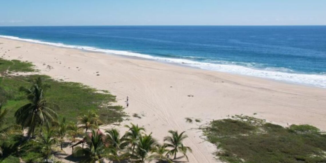Mueren ahogados rescatista y viejito en playa Agua Dulce de Oaxaca
