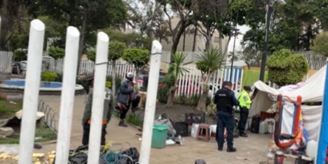 Lesionan a hombre en situación de calle con machete durante riña en el Centro