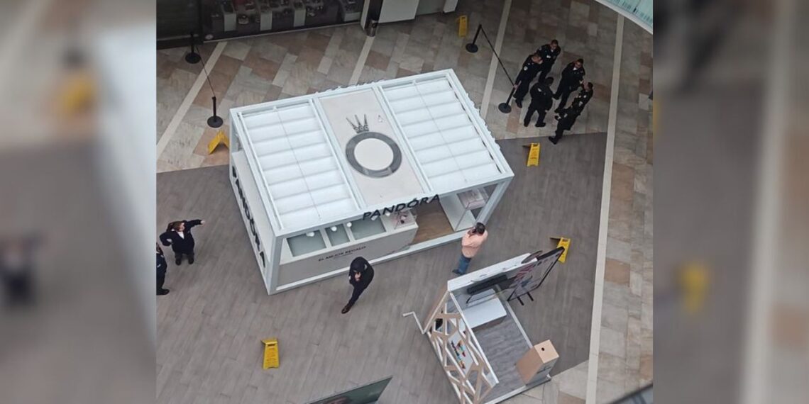 Vandalizan y roban joyería Pandora en Patio Tlalpan