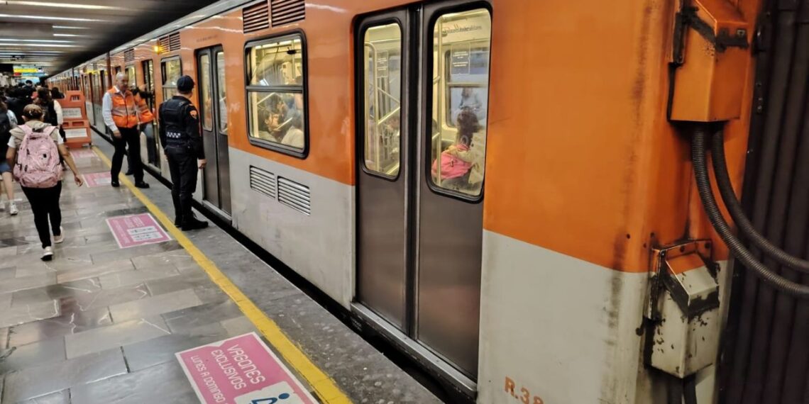Metro opera con marcha de seguridad por lluvia en toda la red