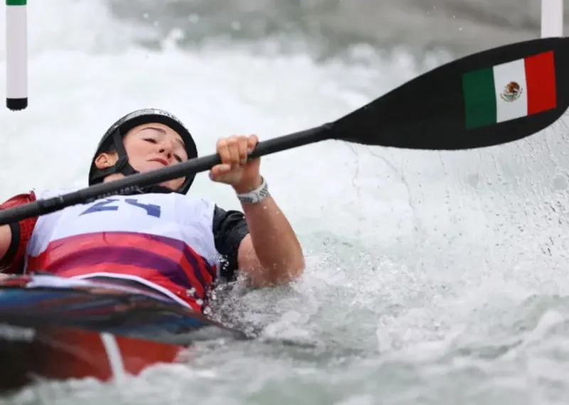 La mexicana Sofía Reinoso se mantiene con vida en Kayak Cross