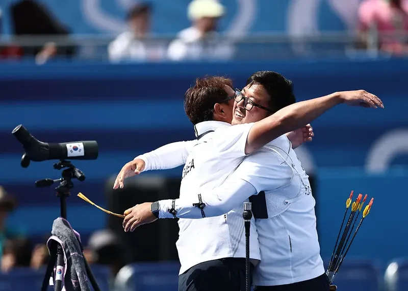 ¡Por cinco milímetros! Corea del Sur gana el oro en Tiro con Arco masculino