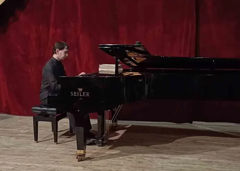 Muere en prisión pianista ruso Pavel Kushnir opositor al conflicto en Ucrania