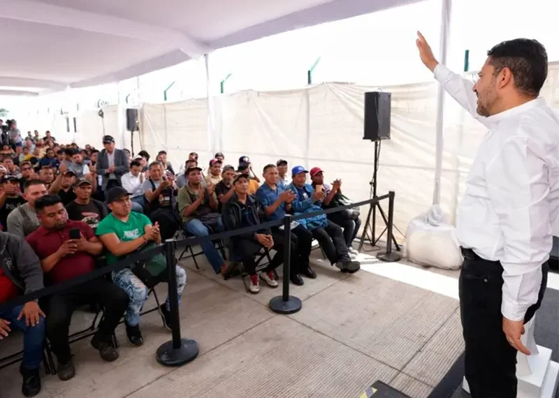 Martí Batres inaugura albergue para carretilleros en la Central de Abastos