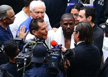 JC Chávez sentencia: «Le hubiera pegado una chin… a Mayweather»