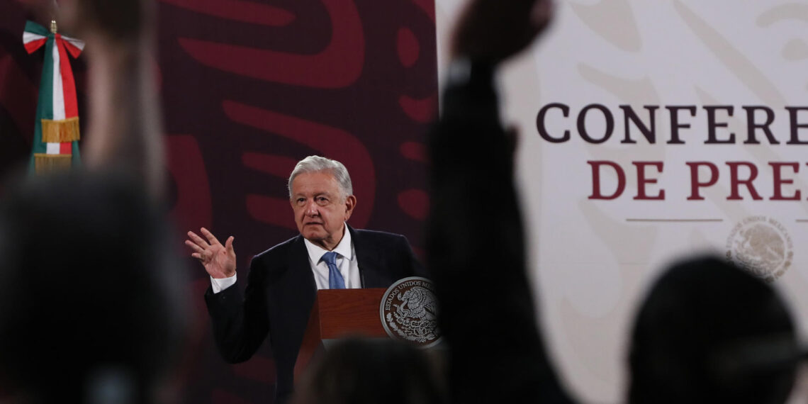 Relación con EU y Canadá continúa, pausa sólo es con embajadores: López Obrador