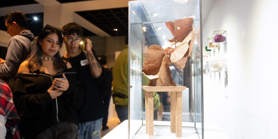 MUSEO DE ARTE POPULAR INAUGURA "SILENCIOS Y ABSTRACCIONES" DE MARIBEL PORTELA EN LA NOCHE DE MUSEOS DE AGOSTO