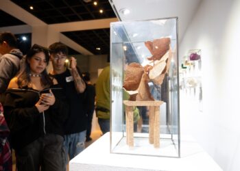 MUSEO DE ARTE POPULAR INAUGURA "SILENCIOS Y ABSTRACCIONES" DE MARIBEL PORTELA EN LA NOCHE DE MUSEOS DE AGOSTO