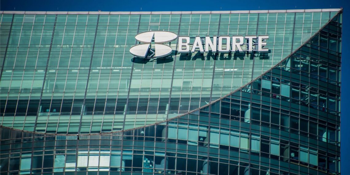 Banorte abre más de 5 mil cuentas a refugiados en México