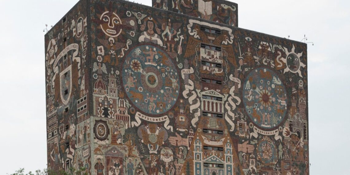 La UNAM expulsa 7 alumnos por ocupación y daños a oficinas de Dirección de CCH