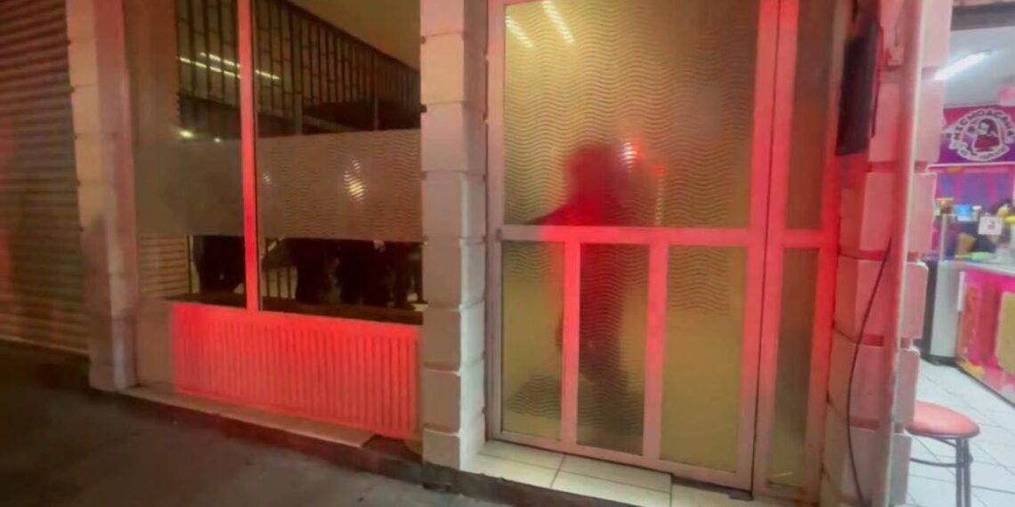 Viejito muere al caer por el cubo de un elevador averiado en Copilco