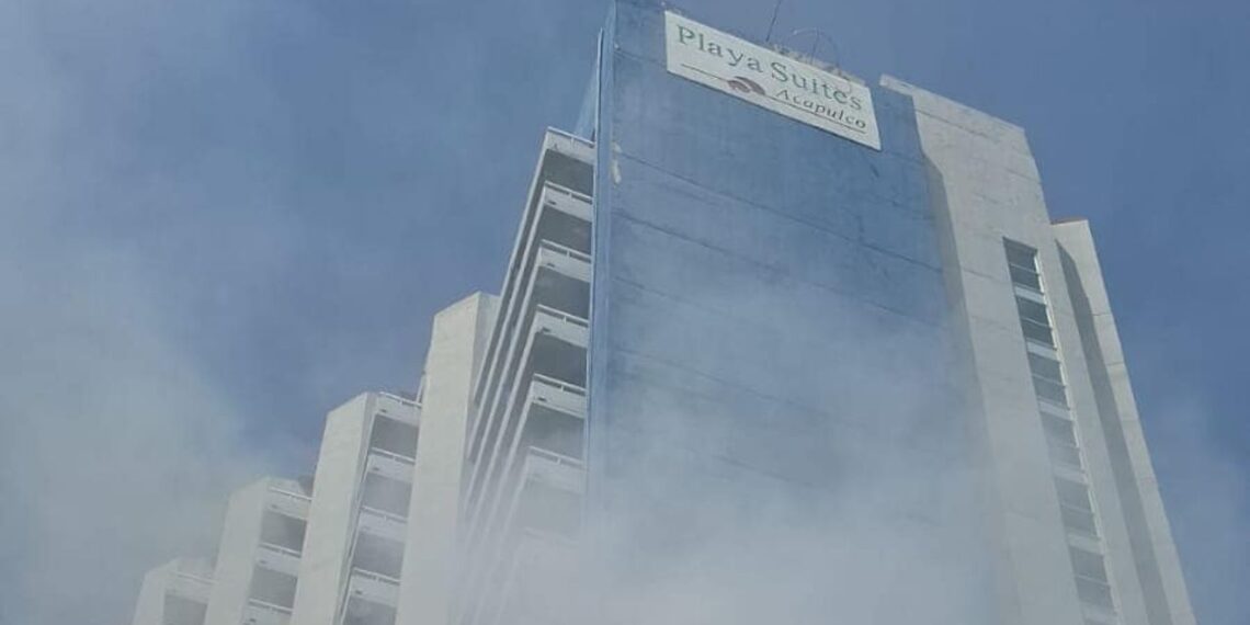 Desalojan 500 huéspedes por incendio en Hotel Playa Suite Acapulco