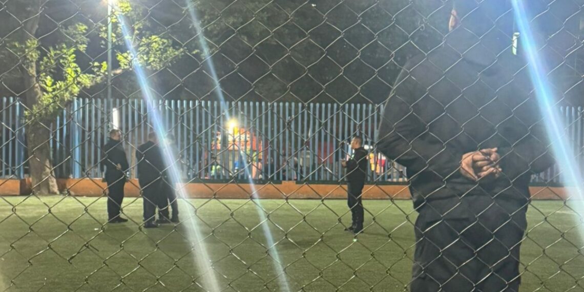 Reportan balazos en cancha del Parque Álamos, CDMX; hay 2 heridos y buscan a los atacantes