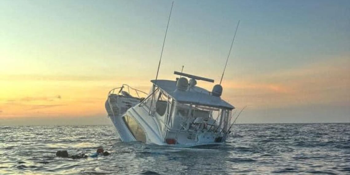 Yate se hunde en Yucatán; rescatan a 14 pasajeros
