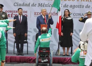 AMLO pide a atletas paralímpicos no presionarse por ganar medallas en París