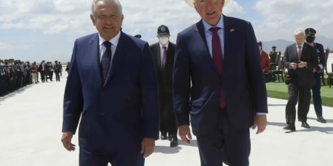 López Obrador pone pausa a relación con Ken Salazar por dichos sobre reforma judicial