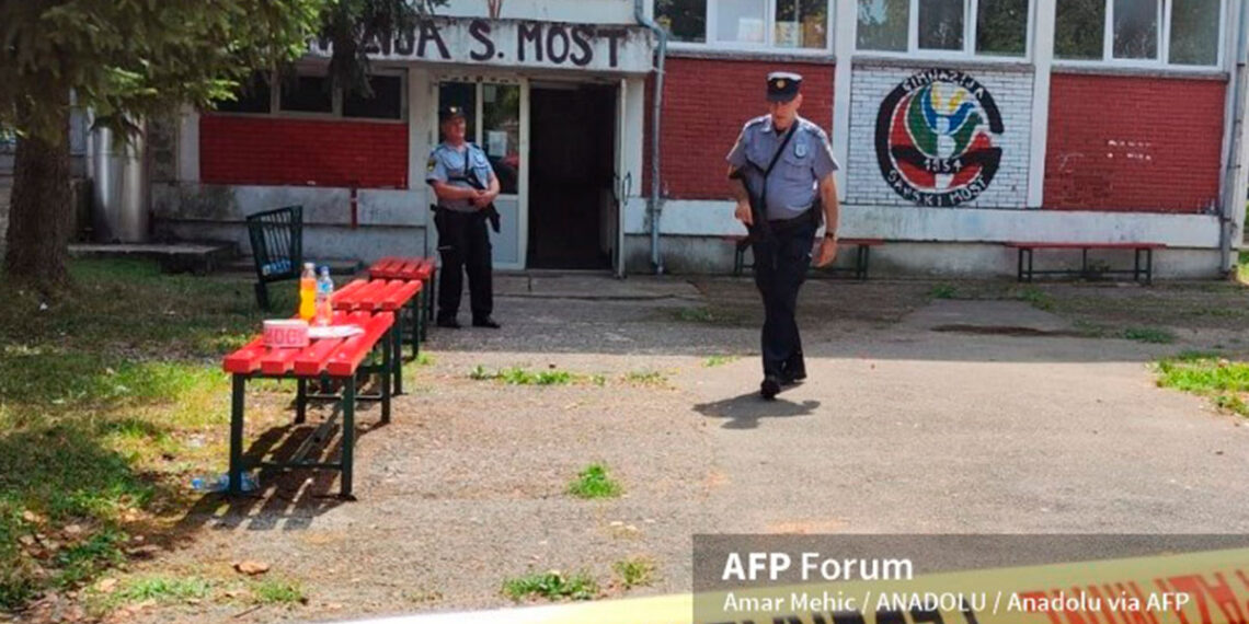 Tiroteo en escuela de Bosnia deja tres muertos; autor intenta quitarse la vida