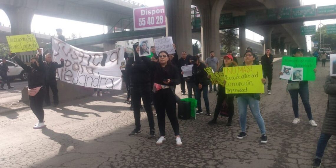 Familiares de Alejandra Denise bloquean Periférico Norte; piden justicia por presunto feminicidio