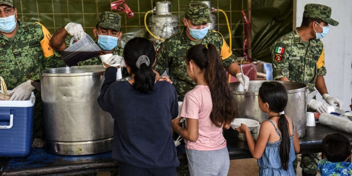 Gobierno asiste a 200 mexicanos desplazados por violencia en Chiapas