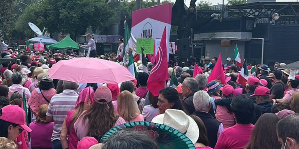“No tenían ni siquiera claro por qué se manifestaban”, dice AMLO sobre protesta frente al INE