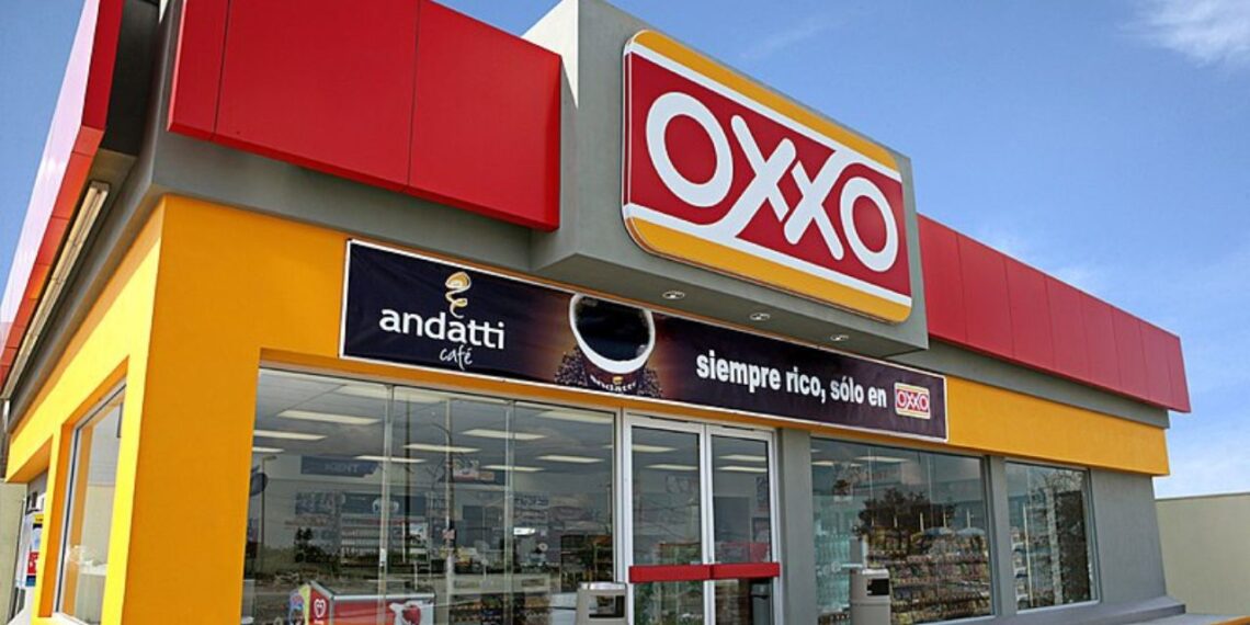 Diputado de Morena van contra tiendas Oxxo cerca de escuelas en Oaxaca