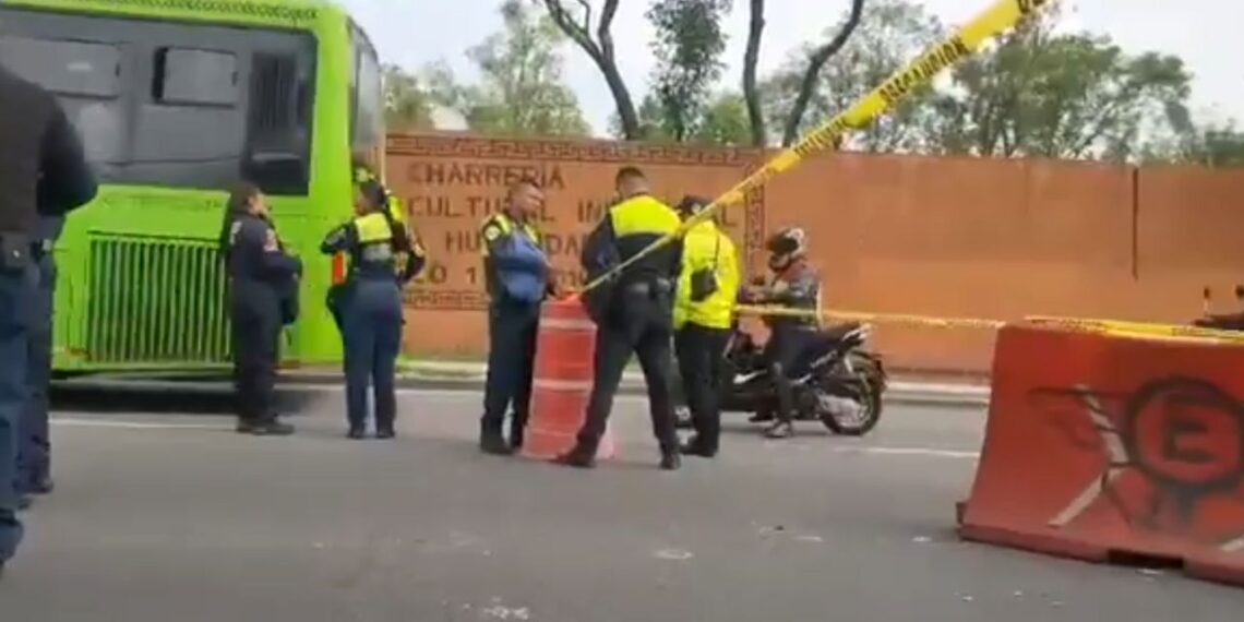Tráiler arrolla y mata a motociclista en Avenida Constituyentes