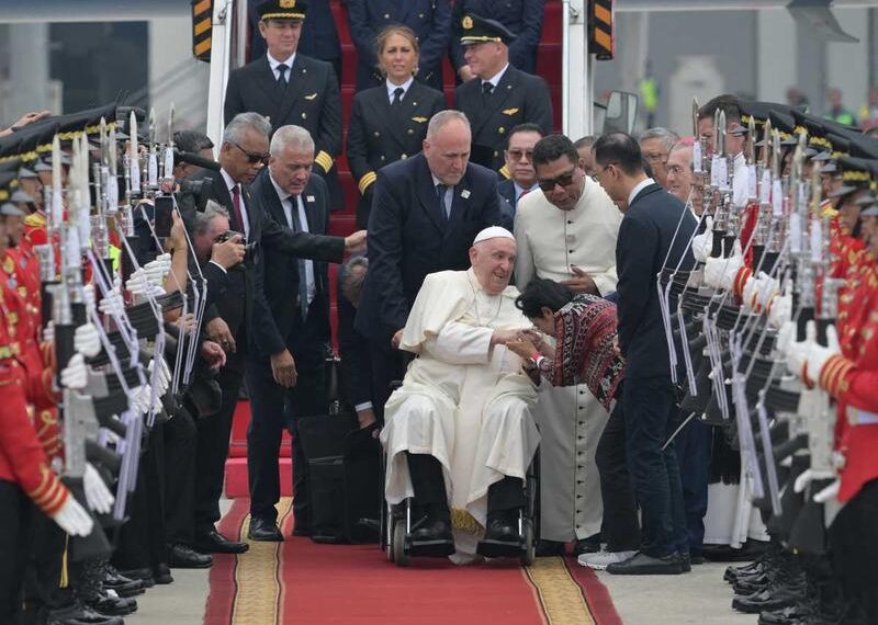 Papa Francisco inicia en Indonesia su gira en el sureste asiático