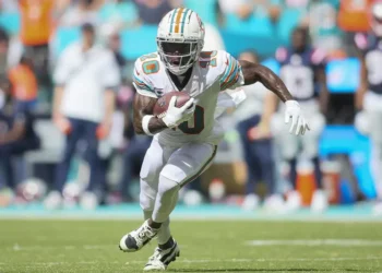 Arrestan a estrella de la NFL antes de jugar en la primera semana