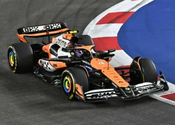Lando Norris triunfa por paliza en Singapur; ‘Checo’ fue décimo