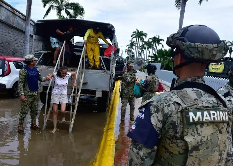 Continúan atendiéndose a damnificados de Acapulco: López Obrador