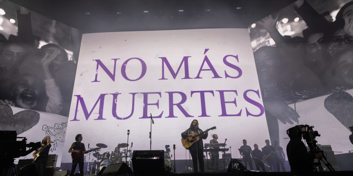 CAIFANES celebró concierto lleno de nostalgia en el ESTADIO GNP
