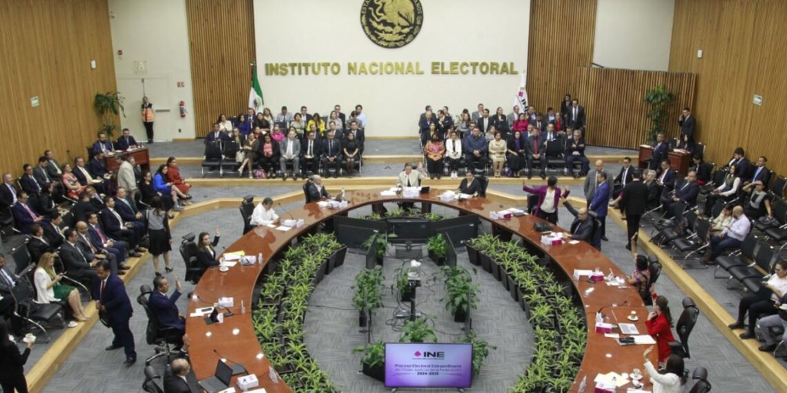 Juez federal ordena al INE frenar proceso electoral de jueces y magistrados