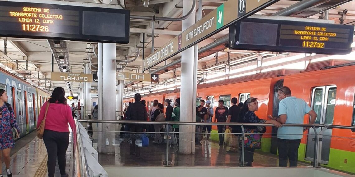 Usuario se arroja a vías del Metro en Periférico Oriente, Línea 12