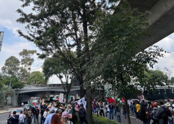 Trabajadores del Poder Judicial bloquean Periférico Sur