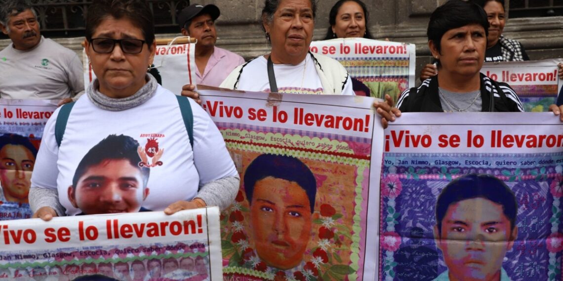 López Obrador revela carta que envió a padres de los 43 normalistas de Ayotzinapa