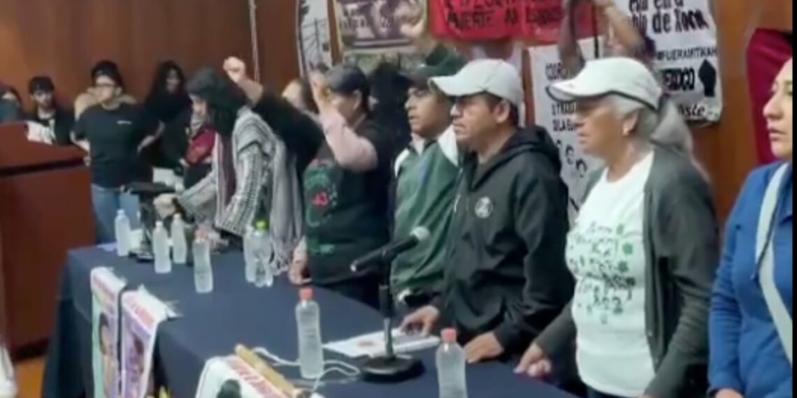 “Nos da mucho coraje que López Obrador no nos haya cumplido”: padres de normalistas de Ayotzinapa