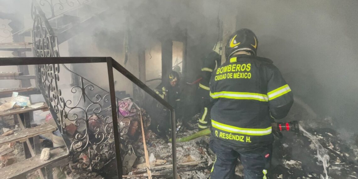 Salen de hospital 2 de los 6 heridos por explosión en vivienda de Coyoacán