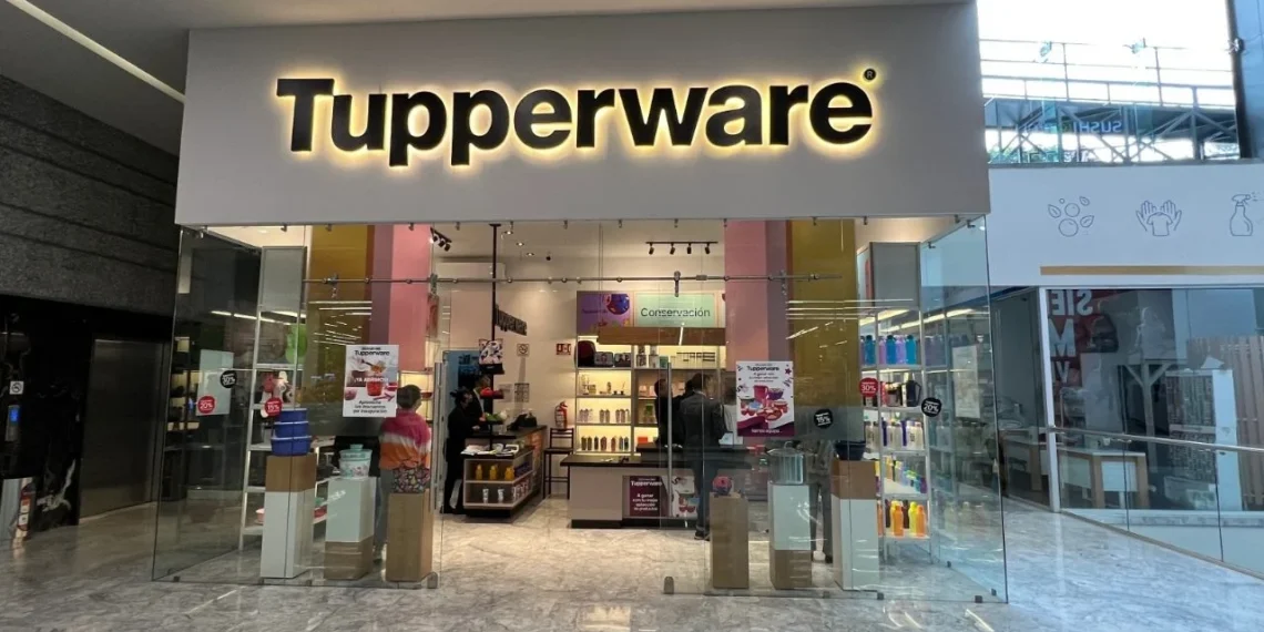 Tupperware, la emblemática empresa de recipientes, se declara en bancarrota en EU