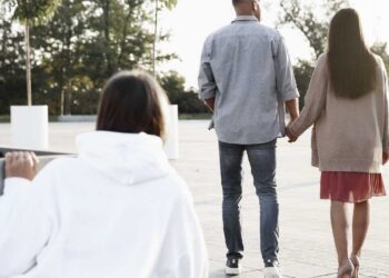 Conoce los 5 factores que desatan la infidelidad en las relaciones a distancia