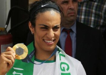 La boxeadora olímpica Imane Khelif anima al voto en las presidenciales de Argelia